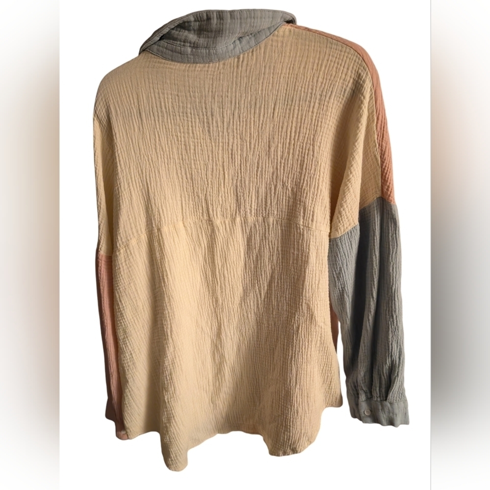 Colorblock Button-Up Shirt - Picture 2 of 5